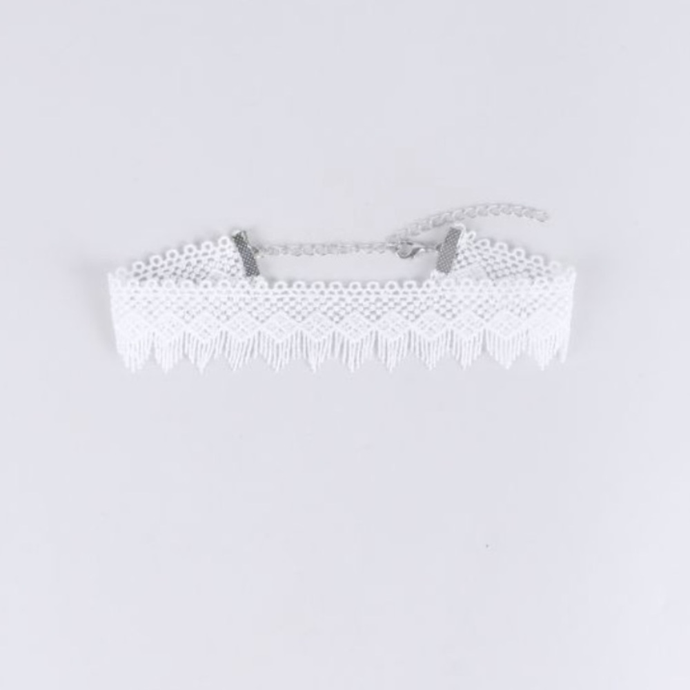 🎉White Lace Choker with Silver Clasp!
